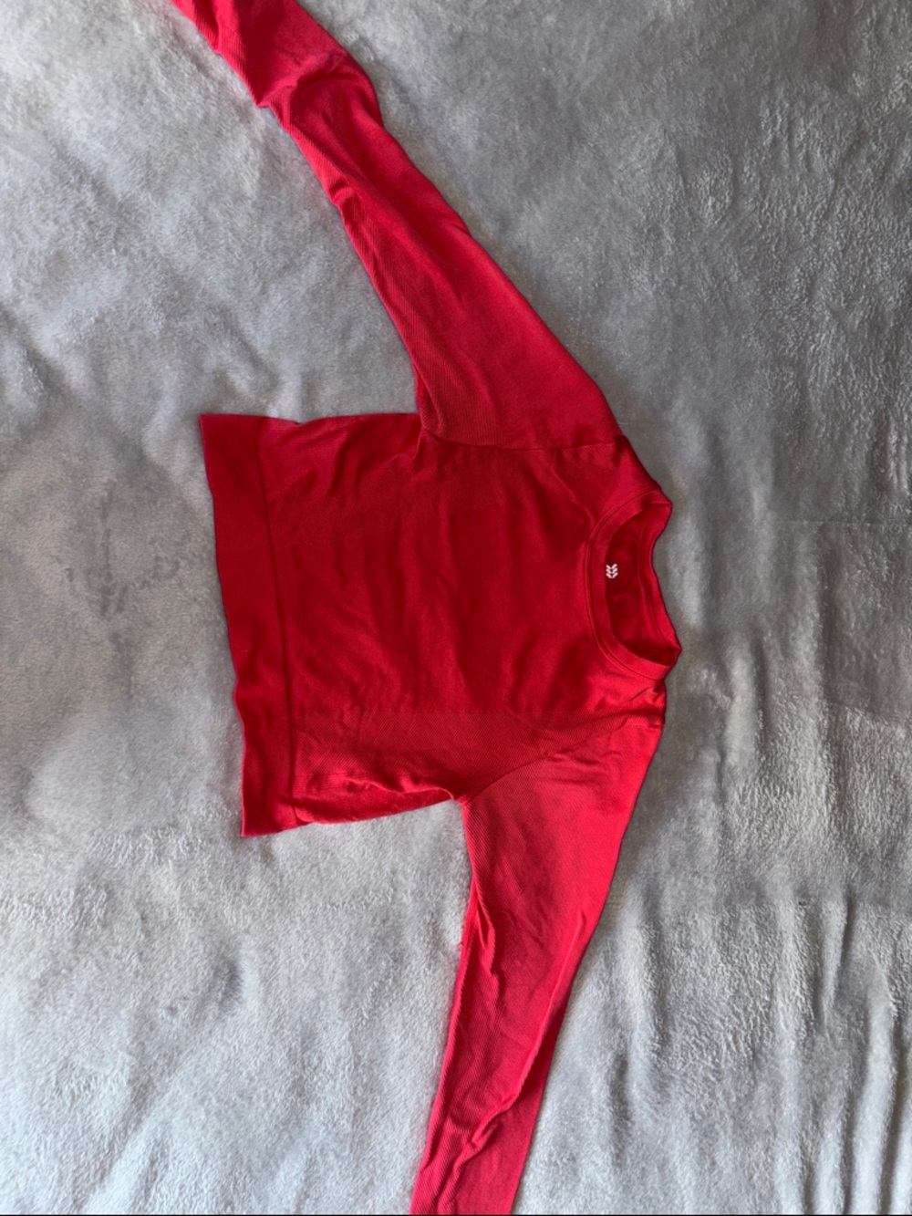 Pink woman’s long sleeve crop top